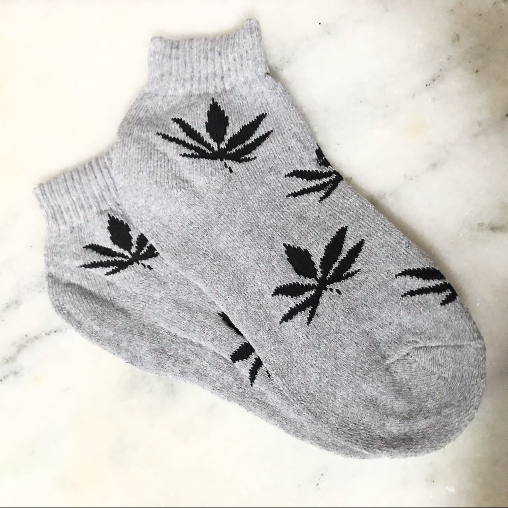 NEW Men’s Leaf Ankle Socks 🌿